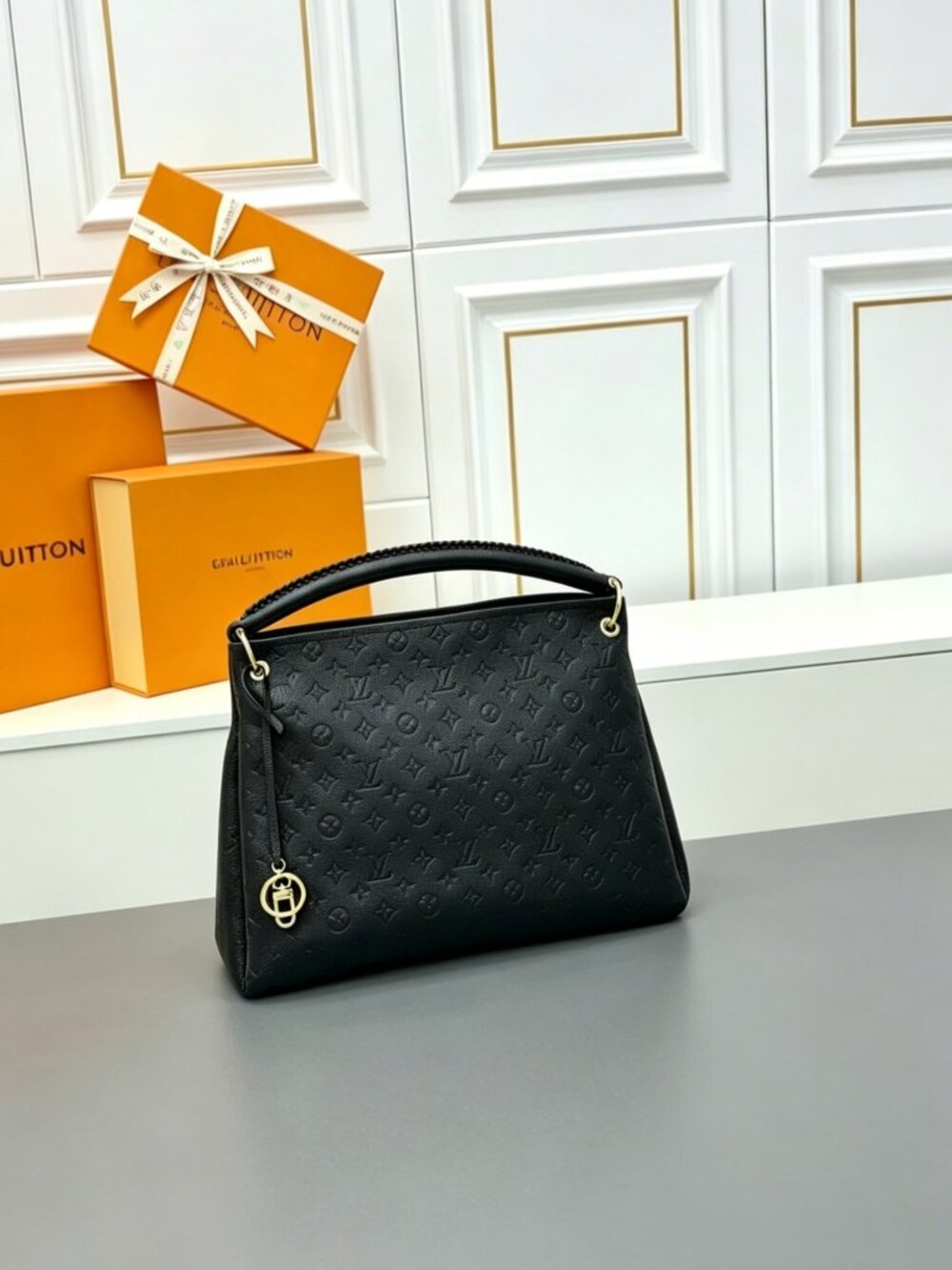 Louis Vuitton Artsy MM Bag
